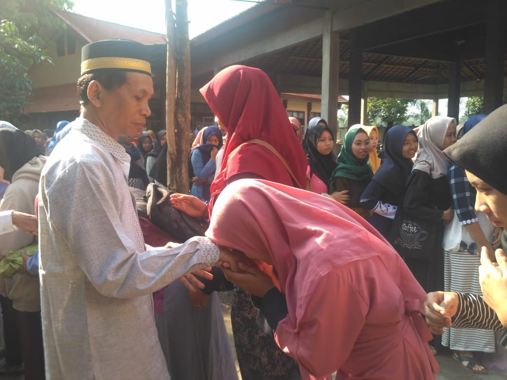 Sabtu Syahdu, Tangis Warnai Doa Bersama Keluarga Besar SMKN 1 Dlanggu Jelang UNBK 2020