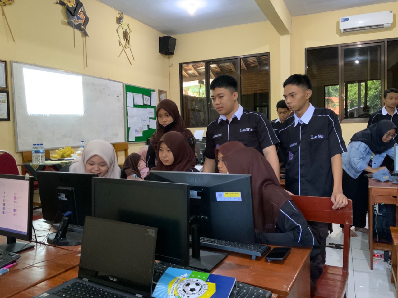 Industri Mengajar Jurusan Animasi (Hompimpa Studio)
